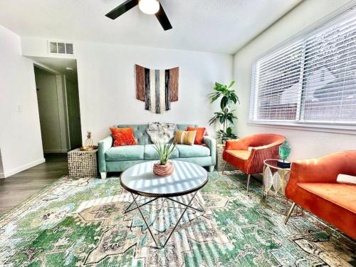 First floor gated central and remodeled apartment — 4-Star Luxury Hotel in Sacramento, United States