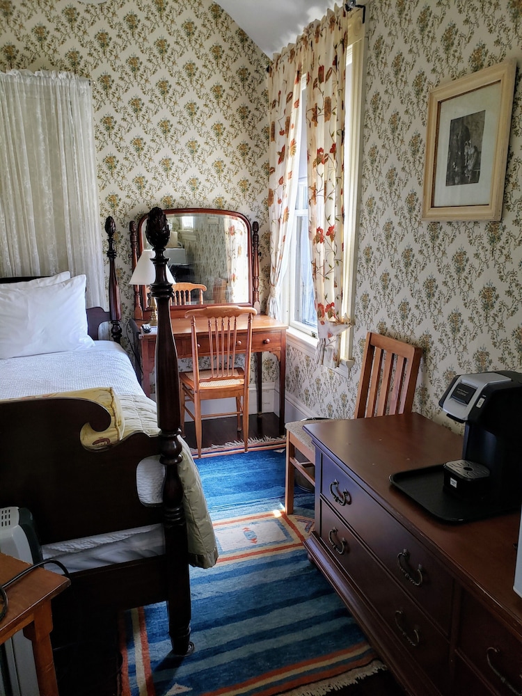Moseley Cottage Inn & Town Motel - photo 21