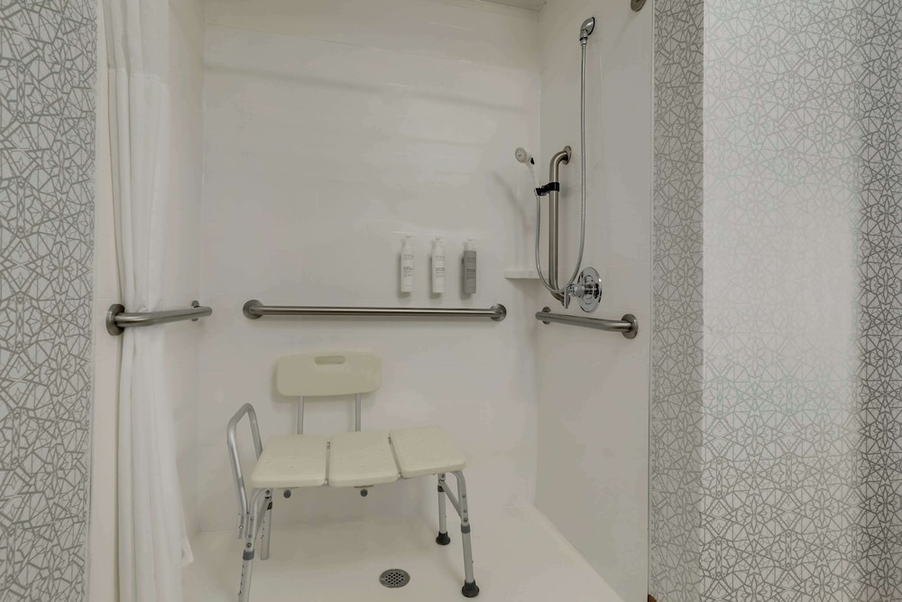 Hampton Inn & Suites St. Louis Edwardsville - photo 46
