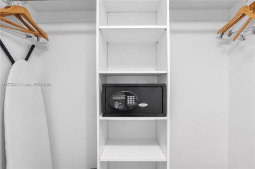 Amazing Studio Spectacular Amenities Near Beach - photo 9