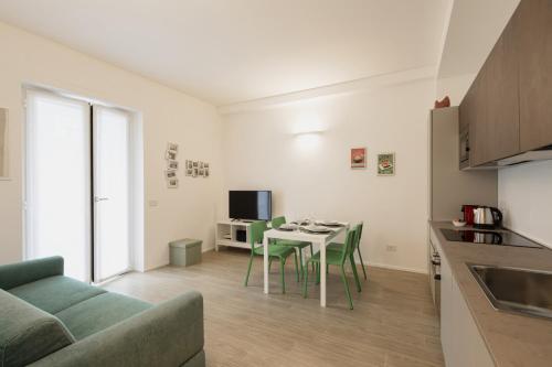Easylife Milano Privata Angera 10D Centrale — 4-Star Luxury Hotel in Milan, Italy