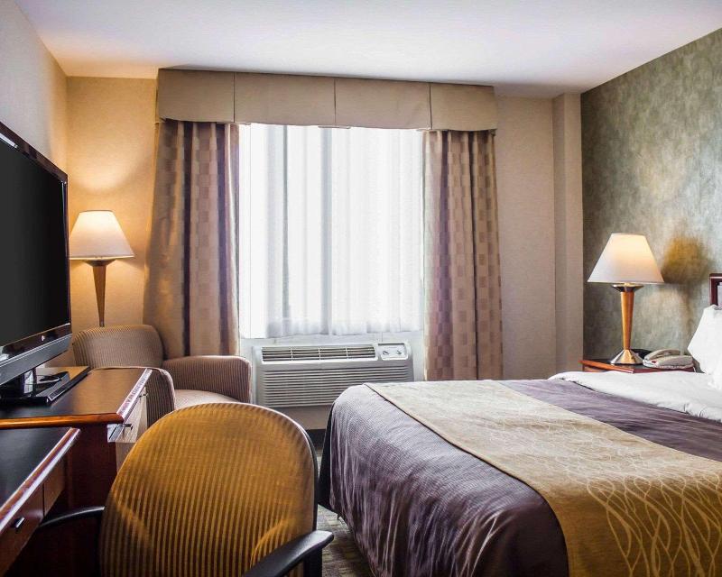 Comfort Inn Brooklyn - photo 20