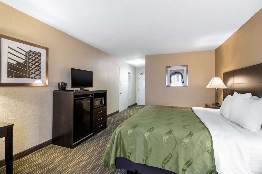 Quality Inn & Suites Des Moines Merle Hay Road - photo 12
