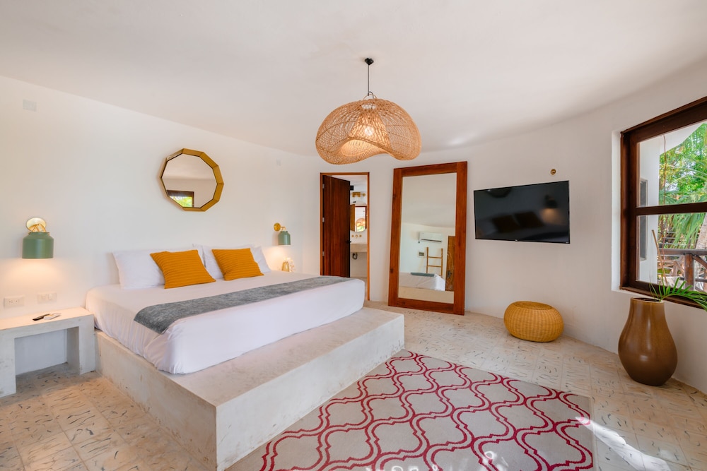 Azulea Bacalar Hotel & Spa Lagoon Front