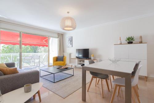 Welcome to Cannes Corail 2 — 4-Star Luxury Hotel in Cannes, France
