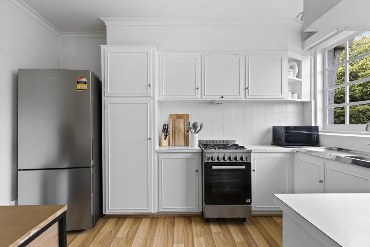 Charming 2 bed in the Heart of Camberwell — 4-Star Luxury Hotel in Melbourne, Australia