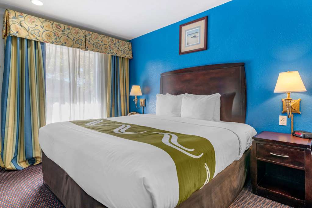 Quality Inn Sarasota North Near Lido Key Beach - photo 27