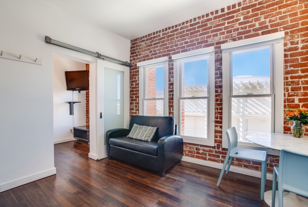 Venice Breeze Suites - photo 24