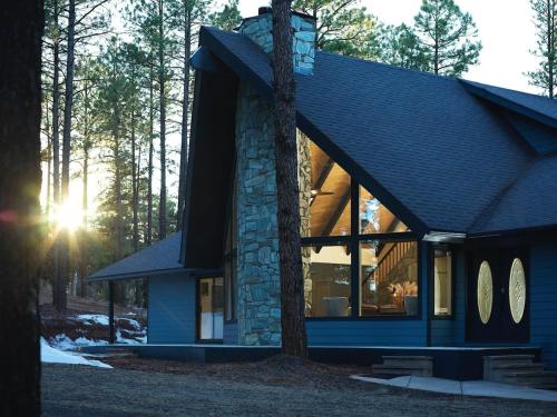Cobalt Cabin Gateway to Grand Canyon Sedona & More — 4-Star Luxury Hotel in Williams, United States