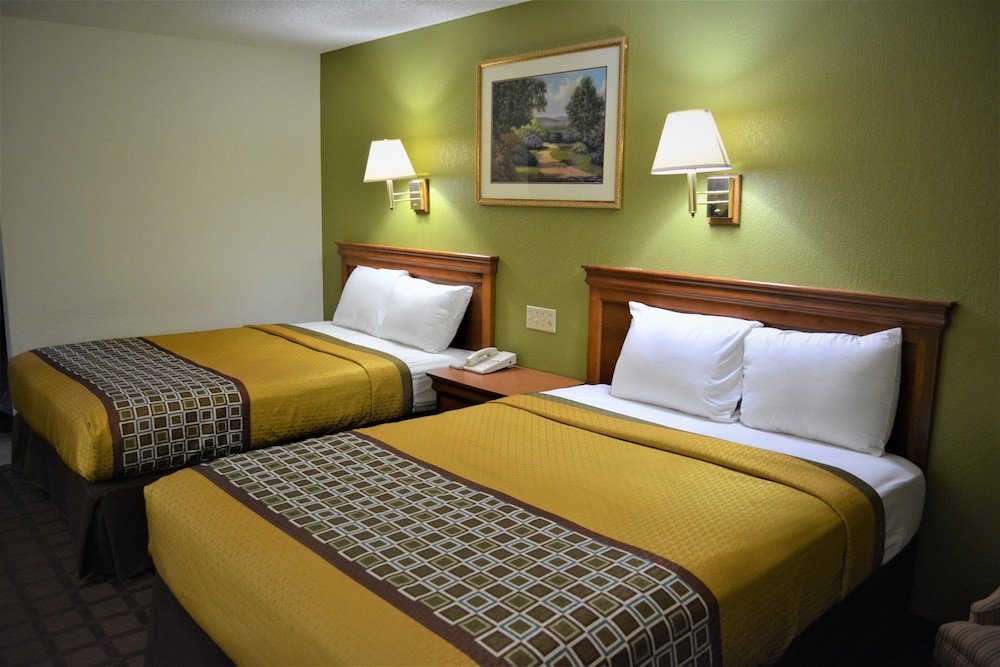 Bloomer Inn & Suites - photo 8
