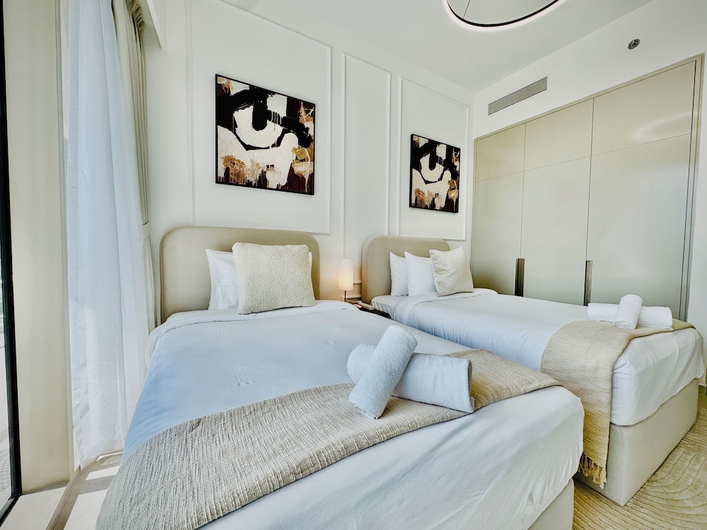 Venduras Homes Grande Tower Downtown Dubai Burj Khalifa & Fountain Views — 4-Star Luxury Hotel in Dubai, United Arab Emirates