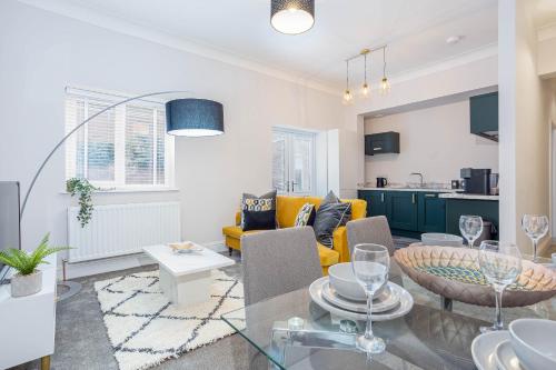 Coppergate Mews Grimsby No.3 2 bed 2 bath ground floor apartment — 4-Star Luxury Hotel in Grimsby, United Kingdom
