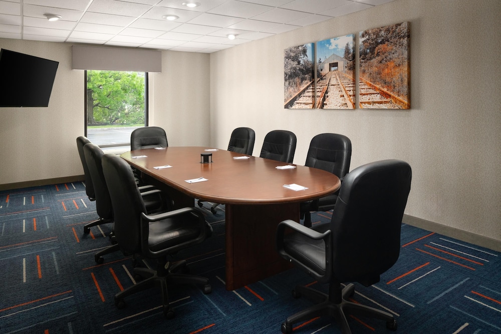 Hampton Inn Chambersburg - photo 35