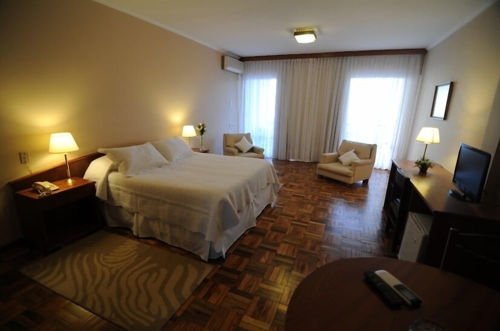Hotel Los Cedros - last minute hotel in Salto