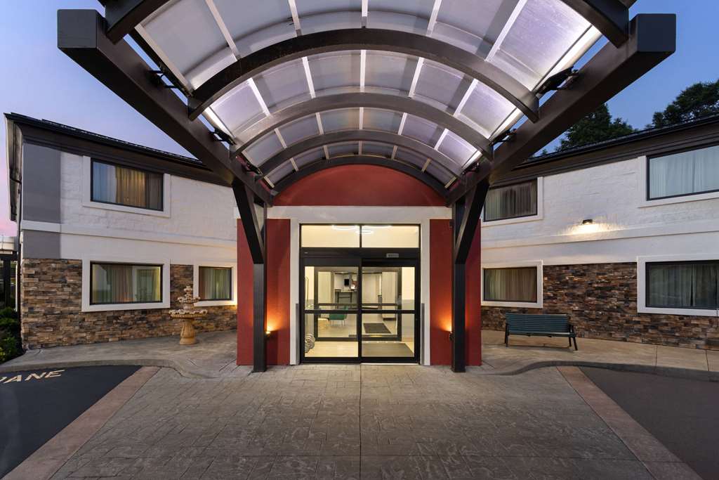 La Quinta Inn by Wyndham Buffalo Airport - photo 7