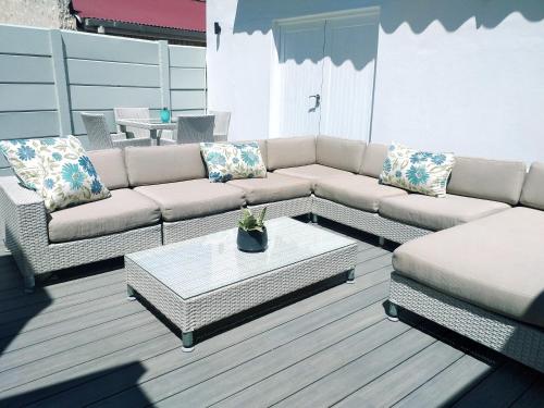 Spray Villa Bloubergstrand with hot tub and close to the beach