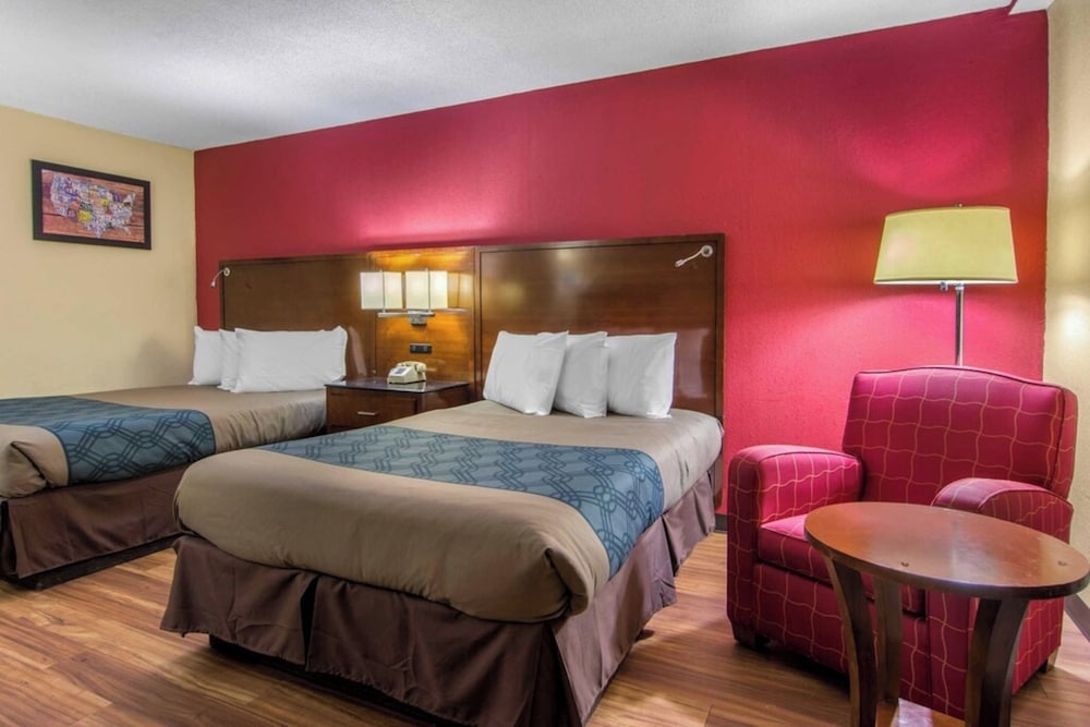 Forsyth Inn Suites — Forsyth