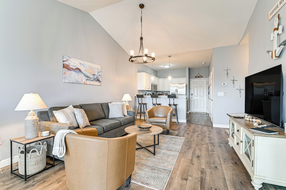 Myrtle Beach Condo: 3 Mi to Ocean — 4-Star Luxury Hotel in Surfside Beach, United States
