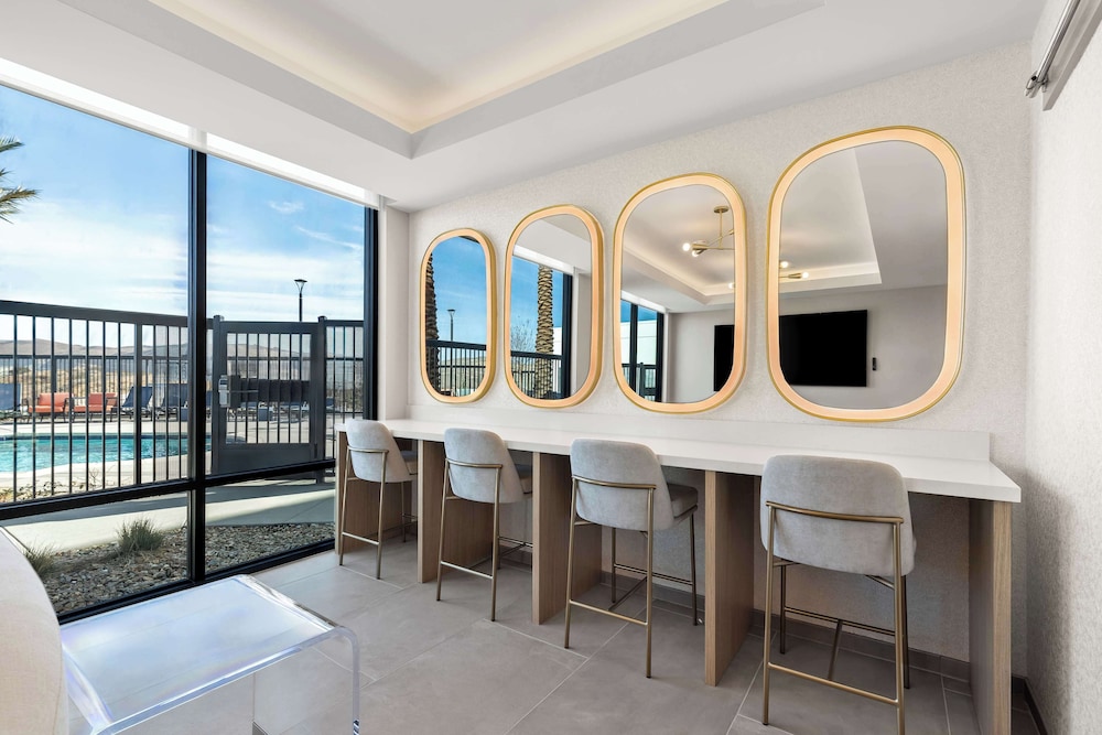 Hampton Inn & Suites by Hilton Corona - photo 46