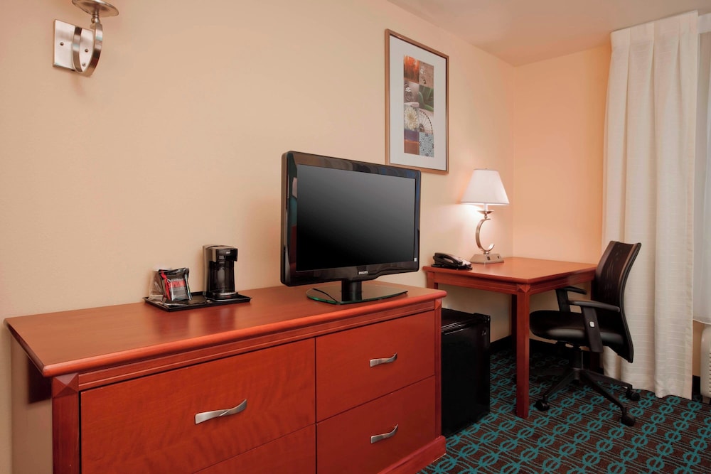 Fairfield Inn & Suites by Marriott El Centro - photo 11