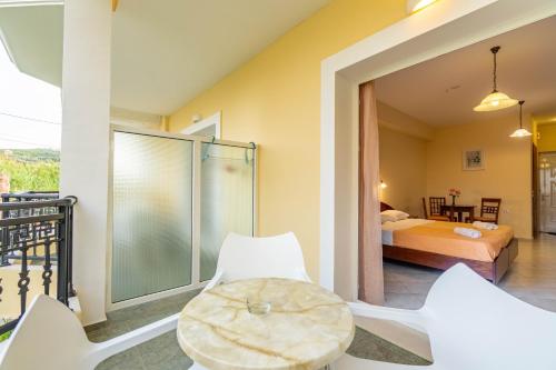 Kosmos Hotel — Agios Stefanos — photo 3