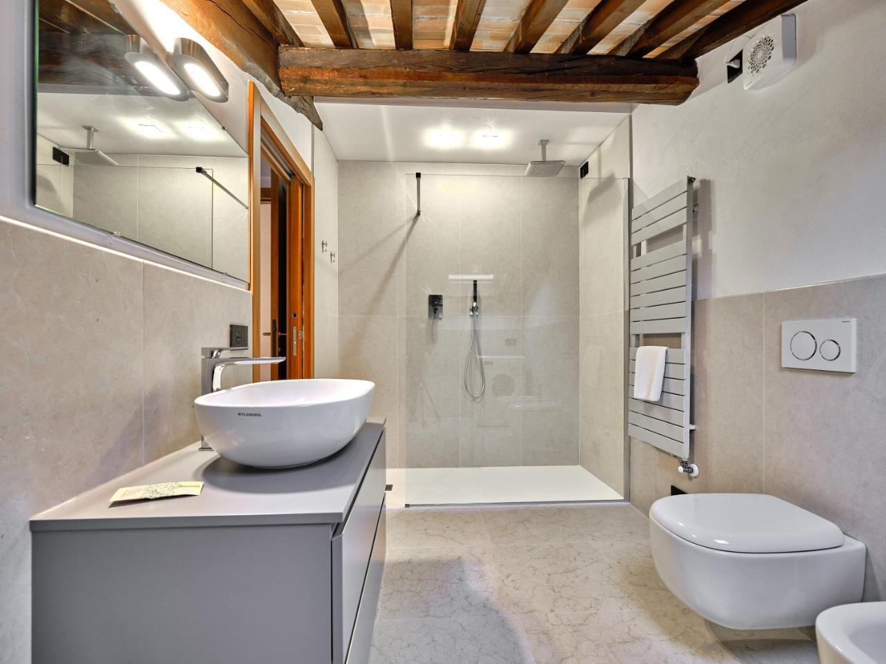 Apartmentsarena Residenza Degli Scaligeri Piazza Erbe — 4-Star Luxury Hotel in Verona, Italy