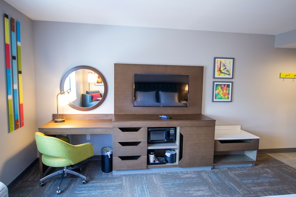 Hampton Inn & Suites North Attleboro - photo 14