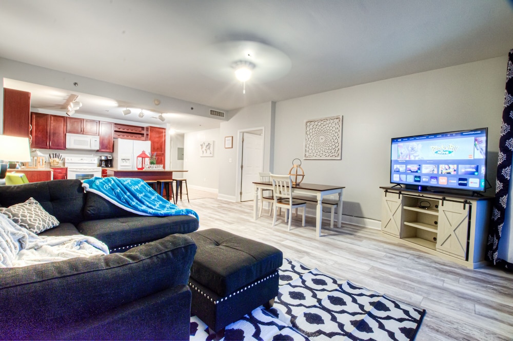 Laketown Wharf Resort by Aneliya's Rentals - photo 633