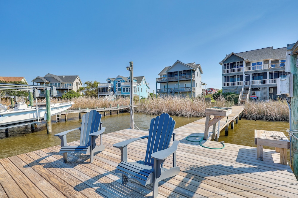 Private Hot Tub and Dock North Topsail Beach Home — 4-Star Luxury Hotel in Sneads Ferry, United States
