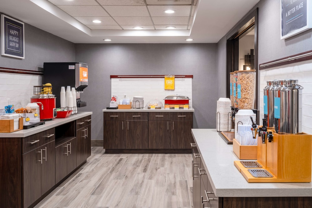 Hampton Inn & Suites Agoura Hills - photo 34