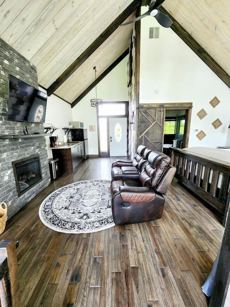 Fairway Treehouses — hotel in Berryville