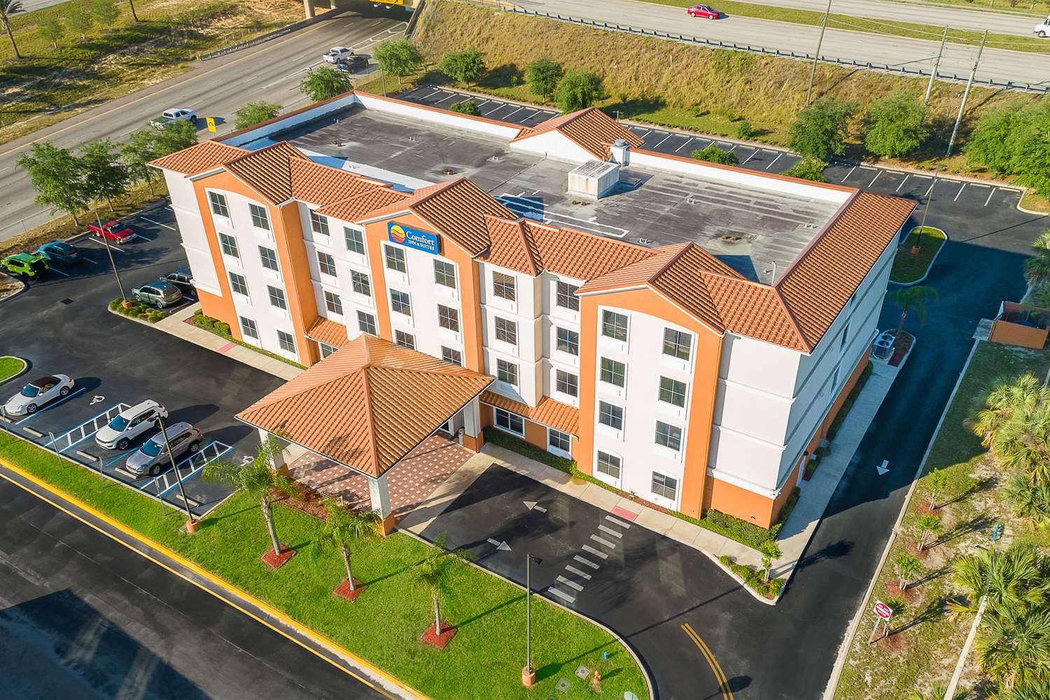 Comfort Inn and Suites Maingate South - photo 2