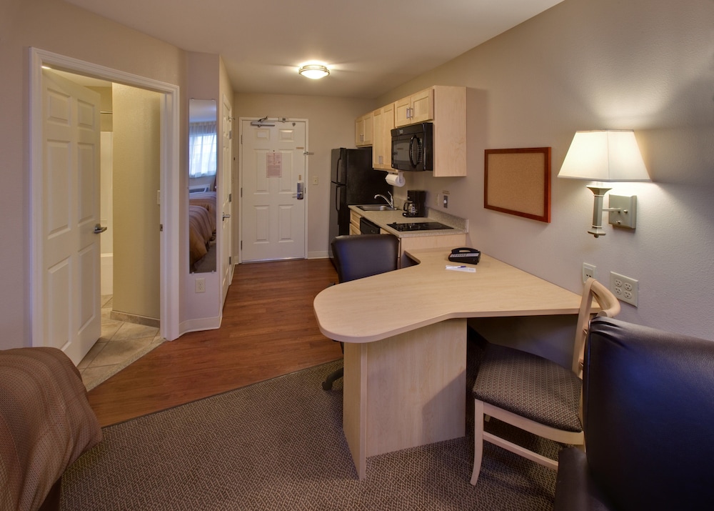 Candlewood Suites Minot by IHG - photo 13