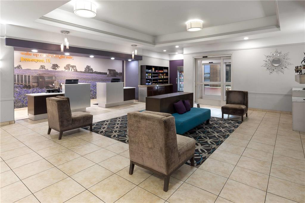 La Quinta Inn & Suites by Wyndham Brownwood - photo 7