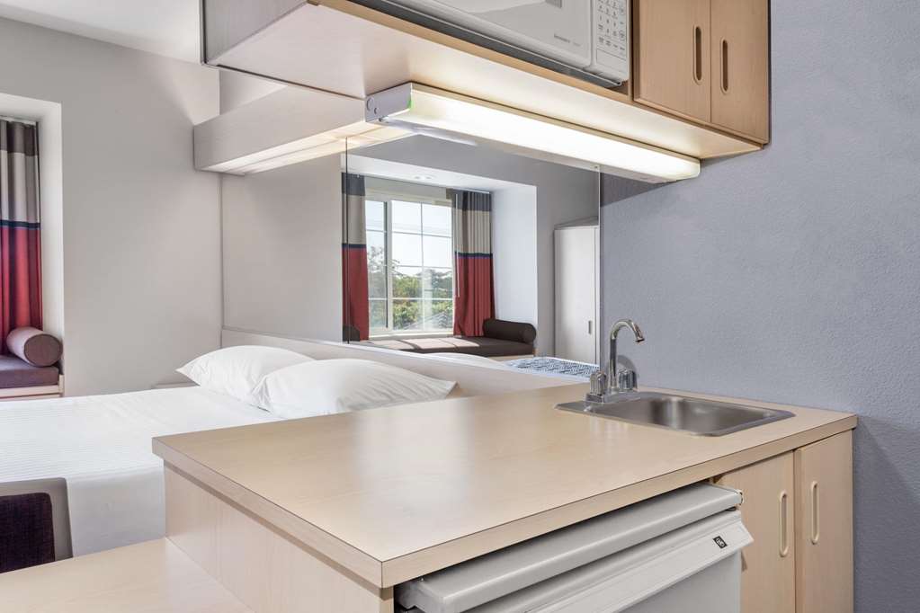 Microtel Inn & Suites by Wyndham Modesto Ceres - photo 10