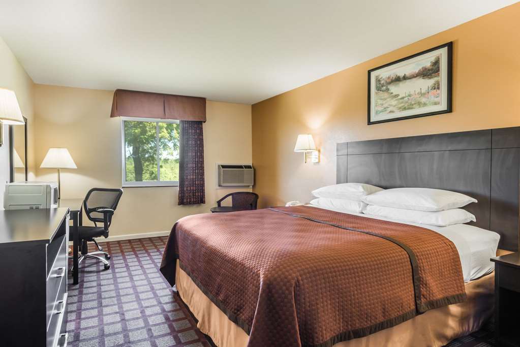 Super 8 by Wyndham Higginsville - photo 13