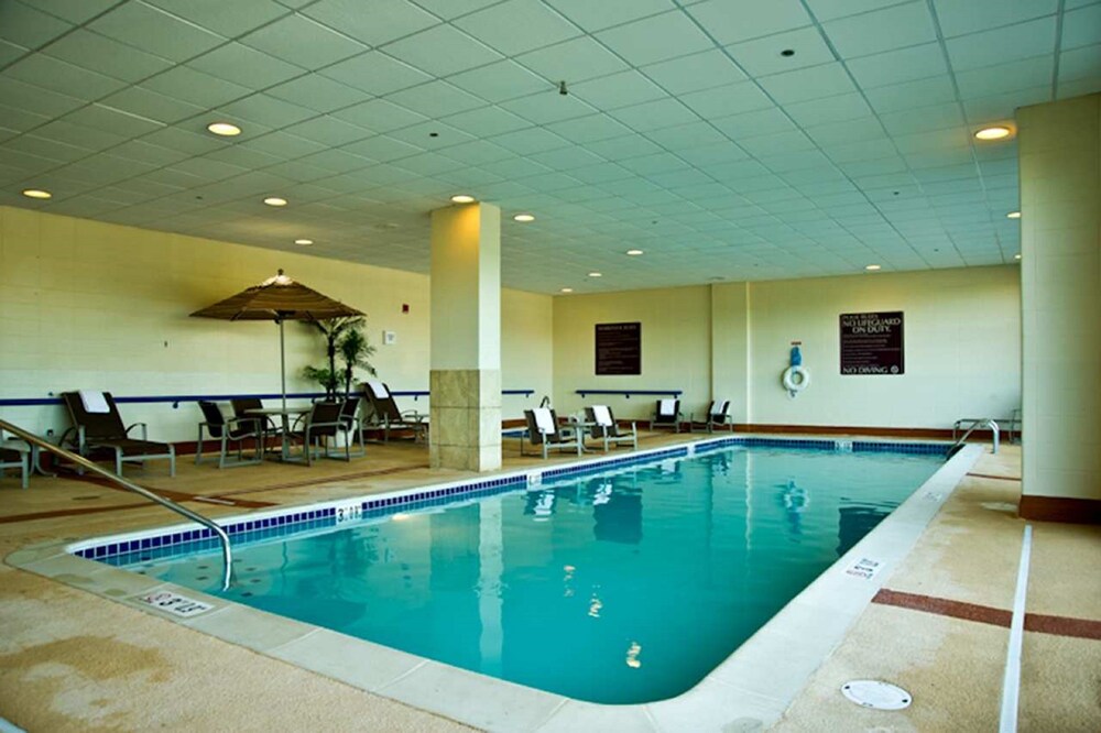 Ramada by Wyndham Southfield - photo 8