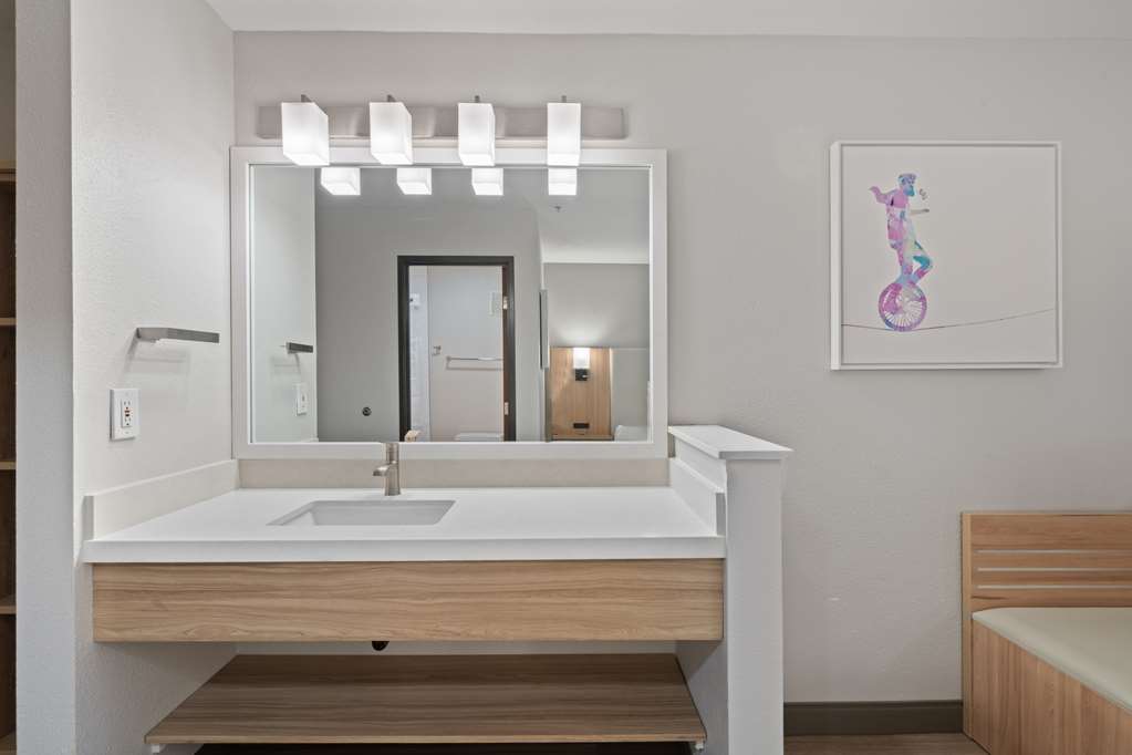 Best Western Lake Oswego Portland Hotel & Suites - photo 82