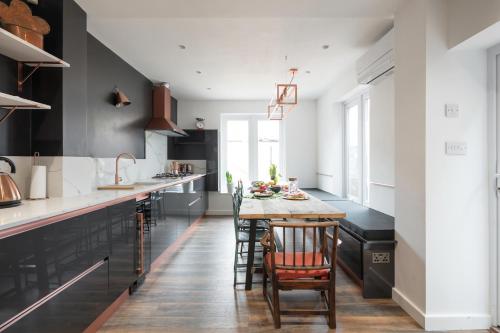 Walk to the Piccadilly Line From a Stunning Family House — 4-Star Luxury Hotel in London, United Kingdom