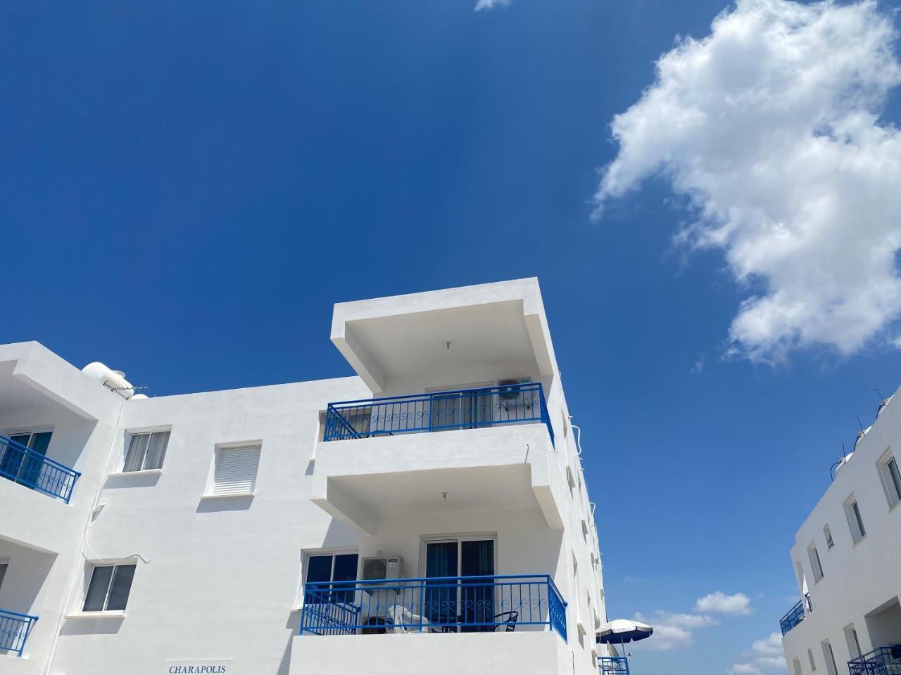 Riana Latchi Apartment
