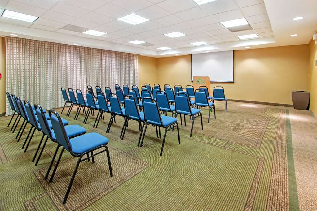La Quinta Inn & Suites by Wyndham Albuquerque West - photo 24
