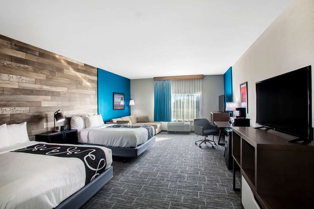 La Quinta Inn & Suites by Wyndham Pittsburg - photo 25