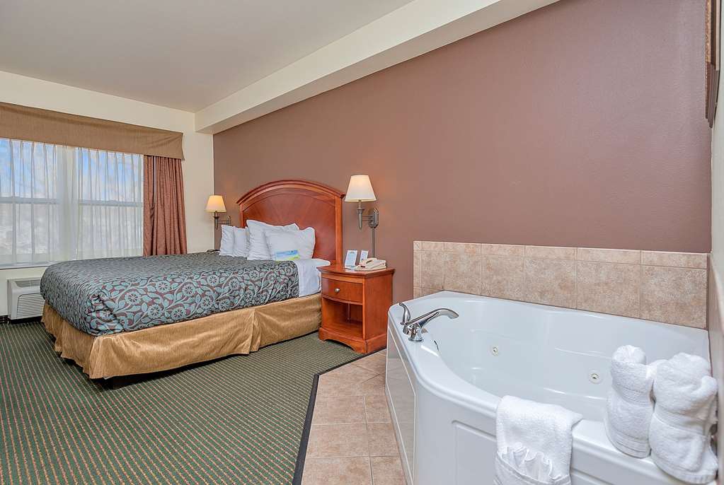 Days Inn by Wyndham Manitou Springs - photo 23