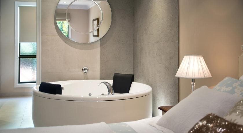 Ducks Bay — 4-Star Luxury Hotel in Daylesford, Australia