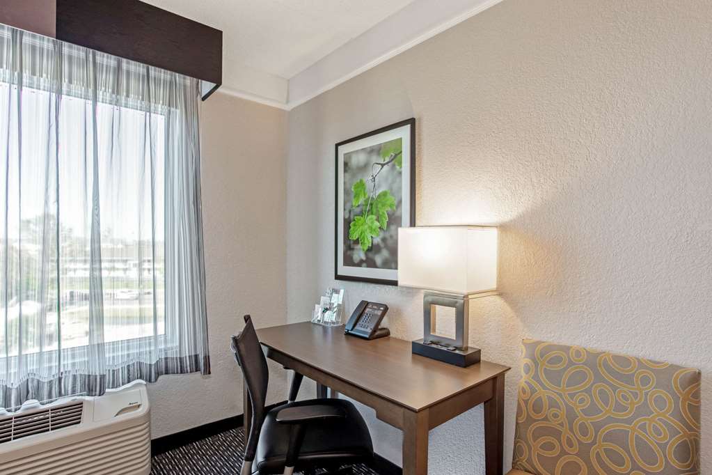 La Quinta Inn & Suites by Wyndham Panama City - photo 17
