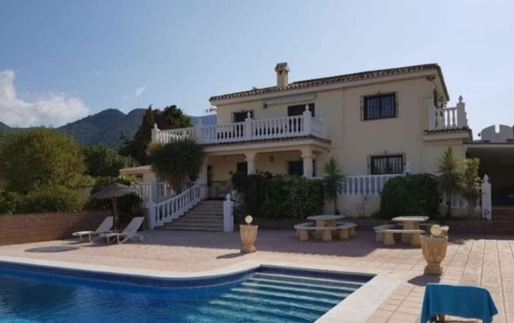Fantastic 7 bed Villa in Alhaurin de la Torre — 4-Star Luxury Hotel in Alhaurin De La Torre, Spain