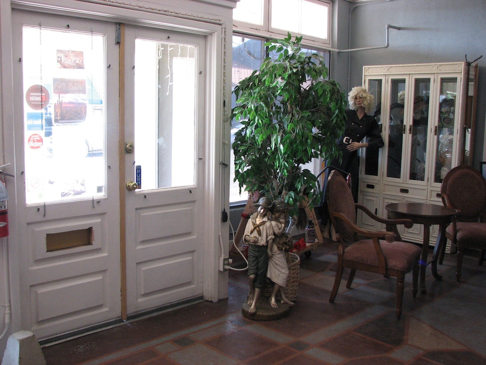 Cottonwood Hotel - photo 3