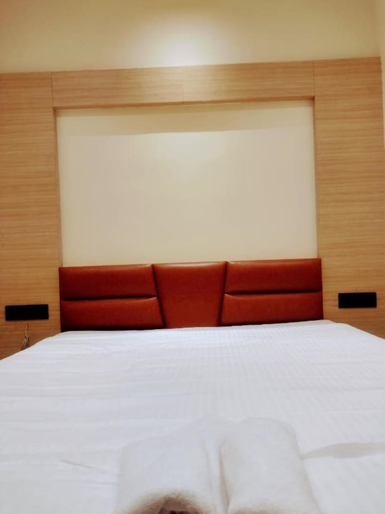 Hotel Skyking - carbon neutral hotel in Barakpur