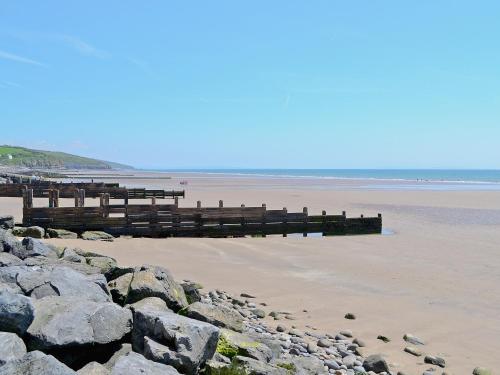 Lower Barn - carbon neutral hotel in Pencader