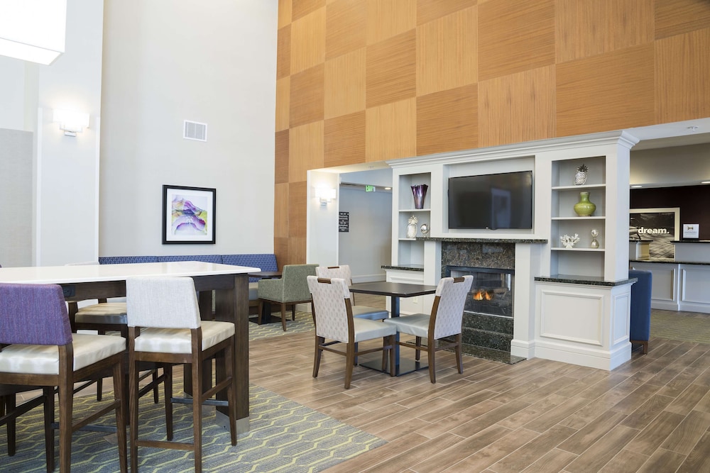 Hampton Inn & Suites Hartford Manchester - photo 4